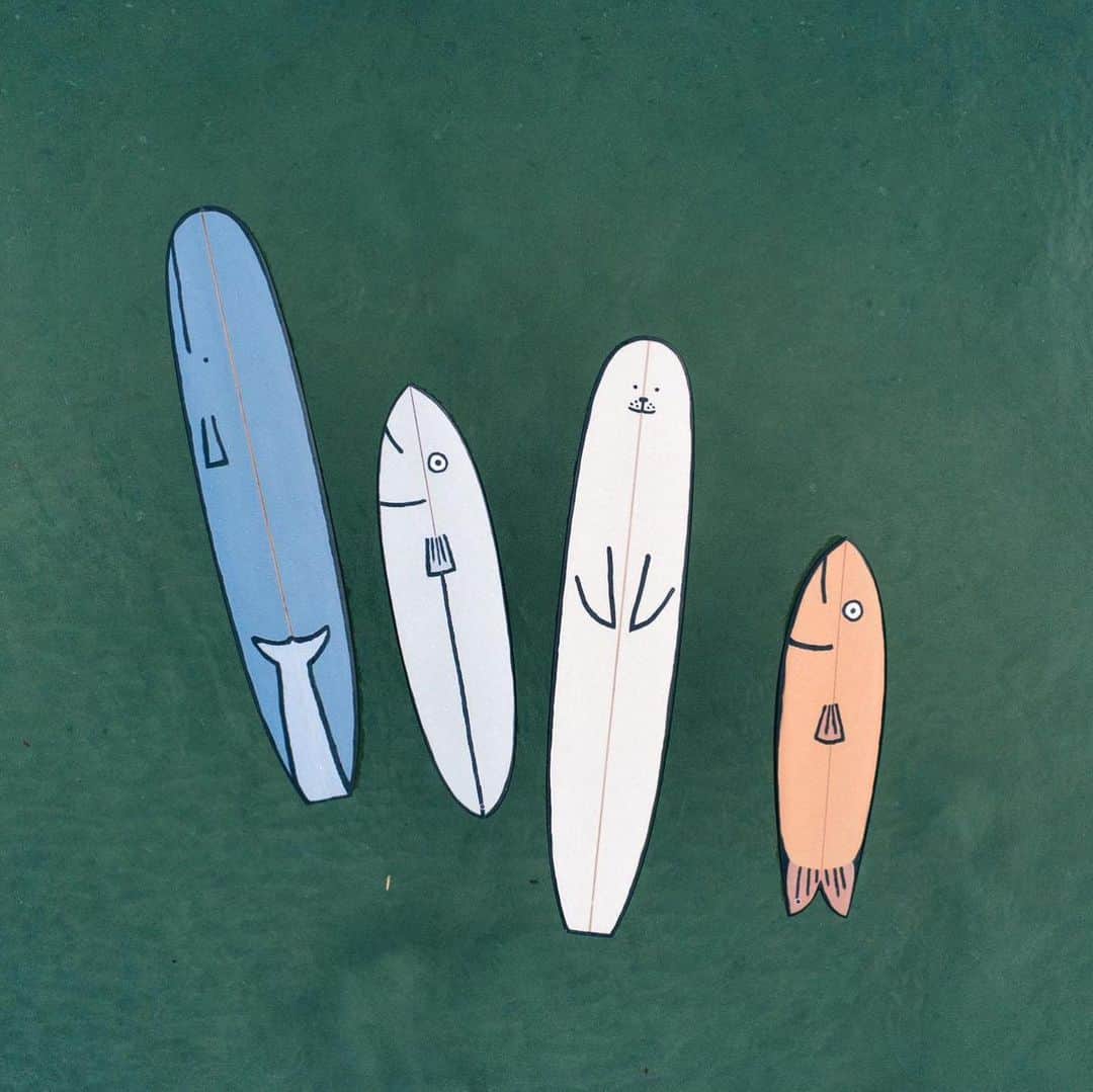 Jean Jullienさんのインスタグラム写真 - (Jean JullienInstagram)「Super happy to present the four surfboards I’ve done with @fernandsurfboards . Each is unique and hand-painted on the foam before being glassed by @resinleague and polished by Polish : @paulyisearlgrey  It’s been a dream of mine to work on this and I hope you like it! If interested, contact @alice_bxl  🏄🏼‍♀️: @maribel.kf  📷: @julienbinchbinet for aqua shots and @_bromann_ for the land ones」8月18日 21時19分 - jean_jullien