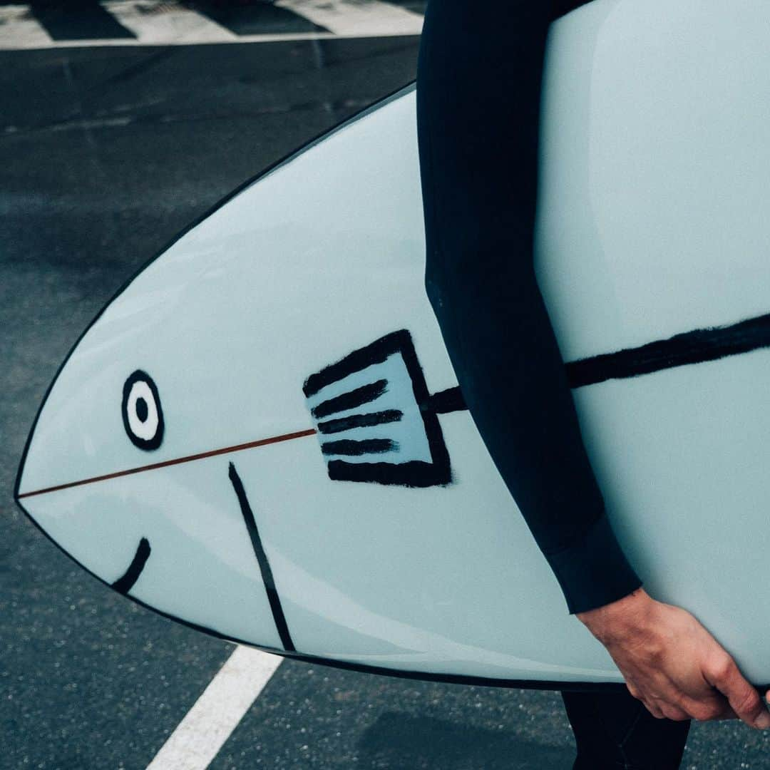 Jean Jullienさんのインスタグラム写真 - (Jean JullienInstagram)「Super happy to present the four surfboards I’ve done with @fernandsurfboards . Each is unique and hand-painted on the foam before being glassed by @resinleague and polished by Polish : @paulyisearlgrey  It’s been a dream of mine to work on this and I hope you like it! If interested, contact @alice_bxl  🏄🏼‍♀️: @maribel.kf  📷: @julienbinchbinet for aqua shots and @_bromann_ for the land ones」8月18日 21時19分 - jean_jullien