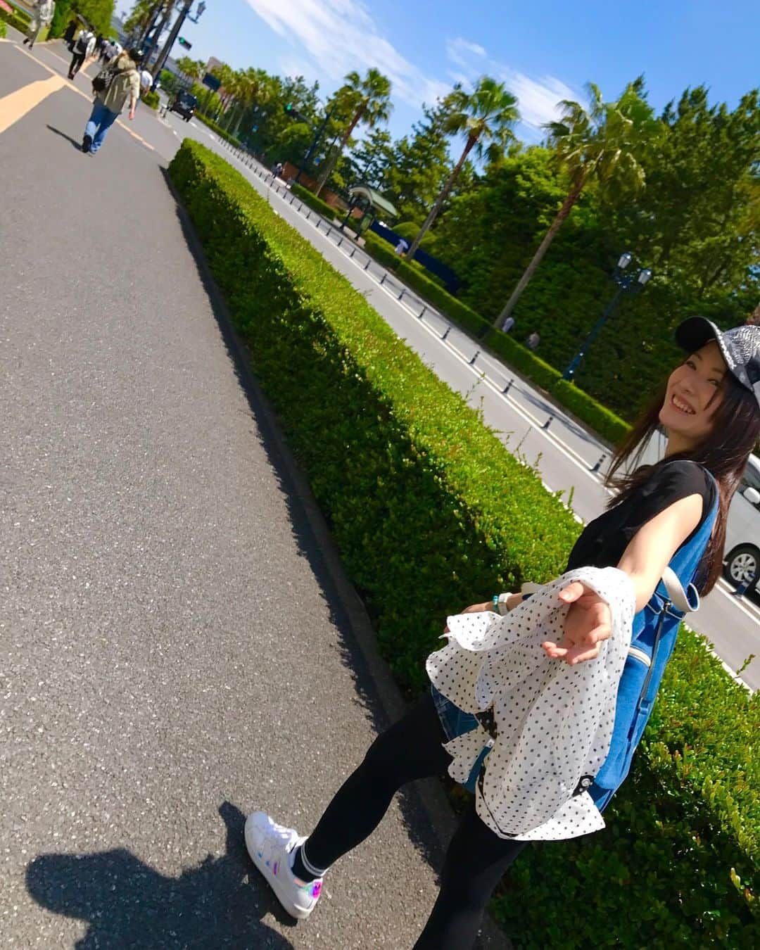 吉山りささんのインスタグラム写真 - (吉山りさInstagram)「☀️  ①わたし ②わたし ③ねぎ  ①晴れ ②晴れ ③ねぎ  ぴーかんだと 心も晴れる☺️ 曇りだと 眠くなる😪 雨だと 水たまりに入りたくなる🌂 そして 雪だと はしゃぐ☃️  #吉山りさ #美容 #シングルマザー #フリーモデル #モデル #model #freelancemodel #Japanese #バスタオル女子 #バスタオルモデル #温泉ソムリエ #温泉モデル #温泉女子 #写真 #美肌 #化粧品 #日焼け止め  #ミスト #Japanesemodel #ヒステリックグラマー  #ホログラム  #スニーカー #キャップ女子  #ファッションコーデ  #uv #uvケア」8月19日 6時52分 - oreorerisa