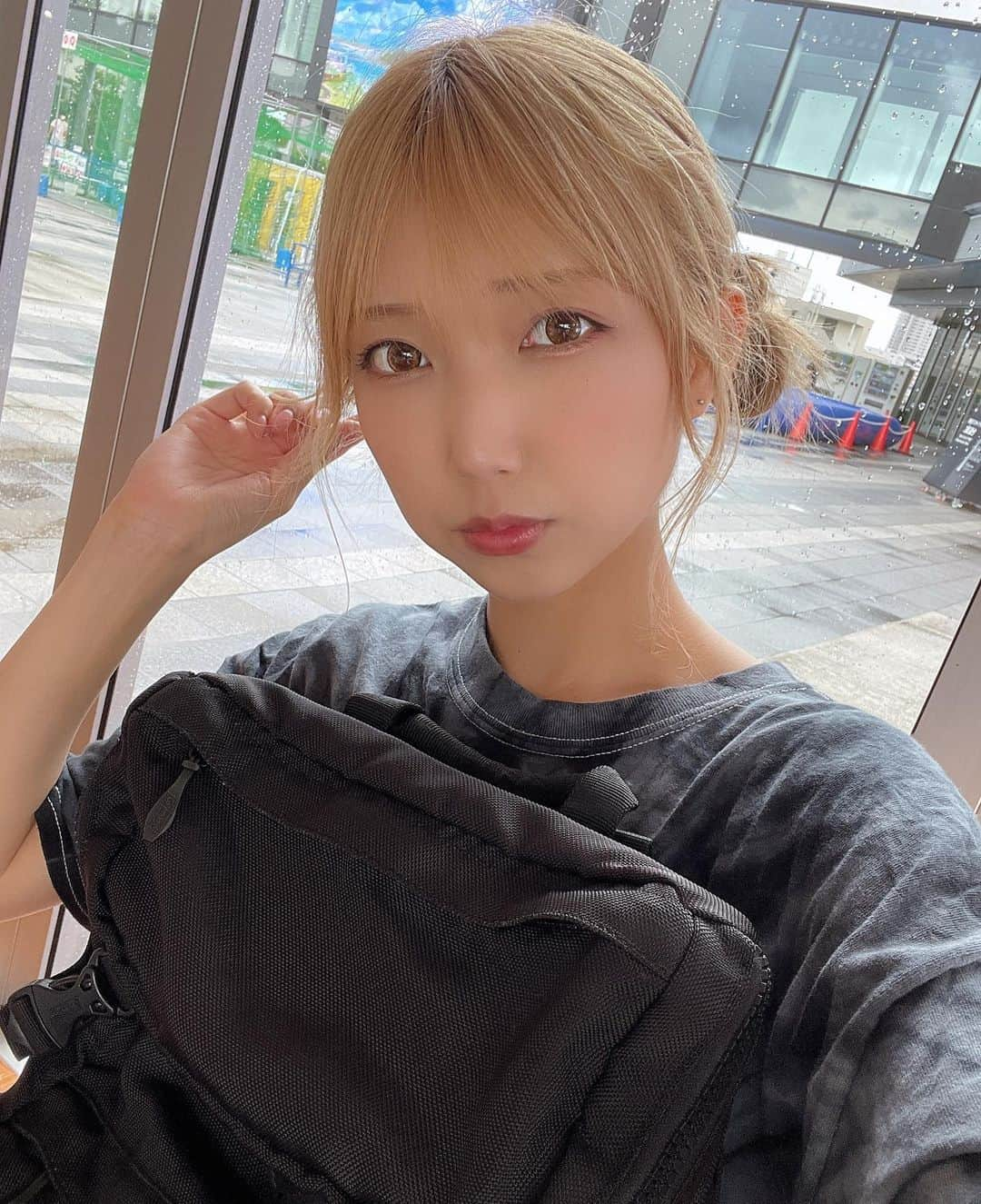 霜月めあさんのインスタグラム写真 - (霜月めあInstagram)「やーっとapex pop up行けた🥺💨💕 #ゼロイチゲーム部 の撮影終わりにみんなで行ったよ🙋‍♀️ グッズはほぼ完売してたけどサプライボックスはGETできたうれちーー！ . #霜月めあ #ゲーム #ゲーム女子 #game #apexlegends #apex」8月19日 0時34分 - meameachan