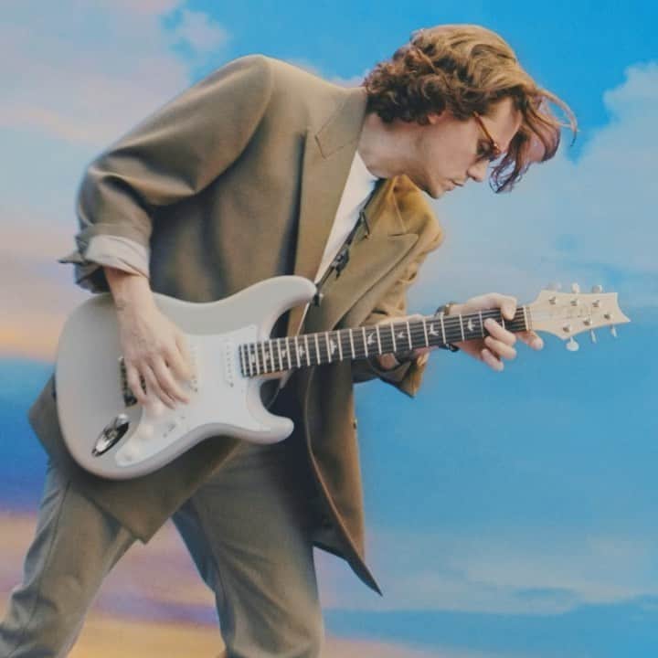 ジョン・メイヤーのインスタグラム：「The music video for ‘Wild Blue” directed by @mathewcullen has just been released… I think you’ll like it! The link is in my profile’s bio. Give it a look-see.」