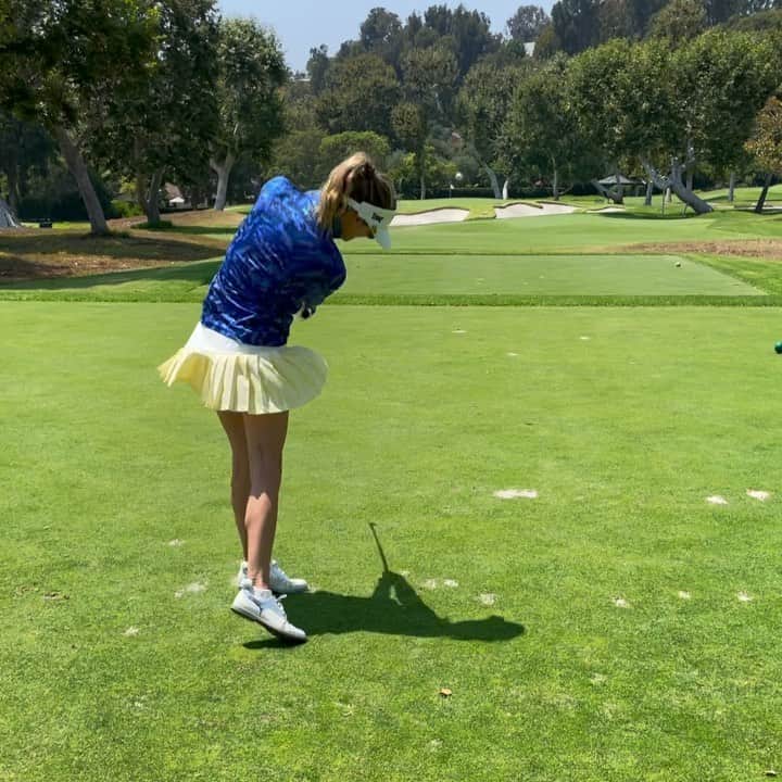 アンナ・ローソンのインスタグラム：「@pxg #gen4 7 iron 🐧 #pxgapparel」