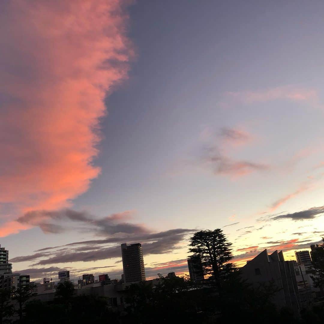 石倉洋子さんのインスタグラム写真 - (石倉洋子Instagram)「何と美しい朝の空．5時前．8／19。。。」8月19日 4時52分 - yoko.ishikura