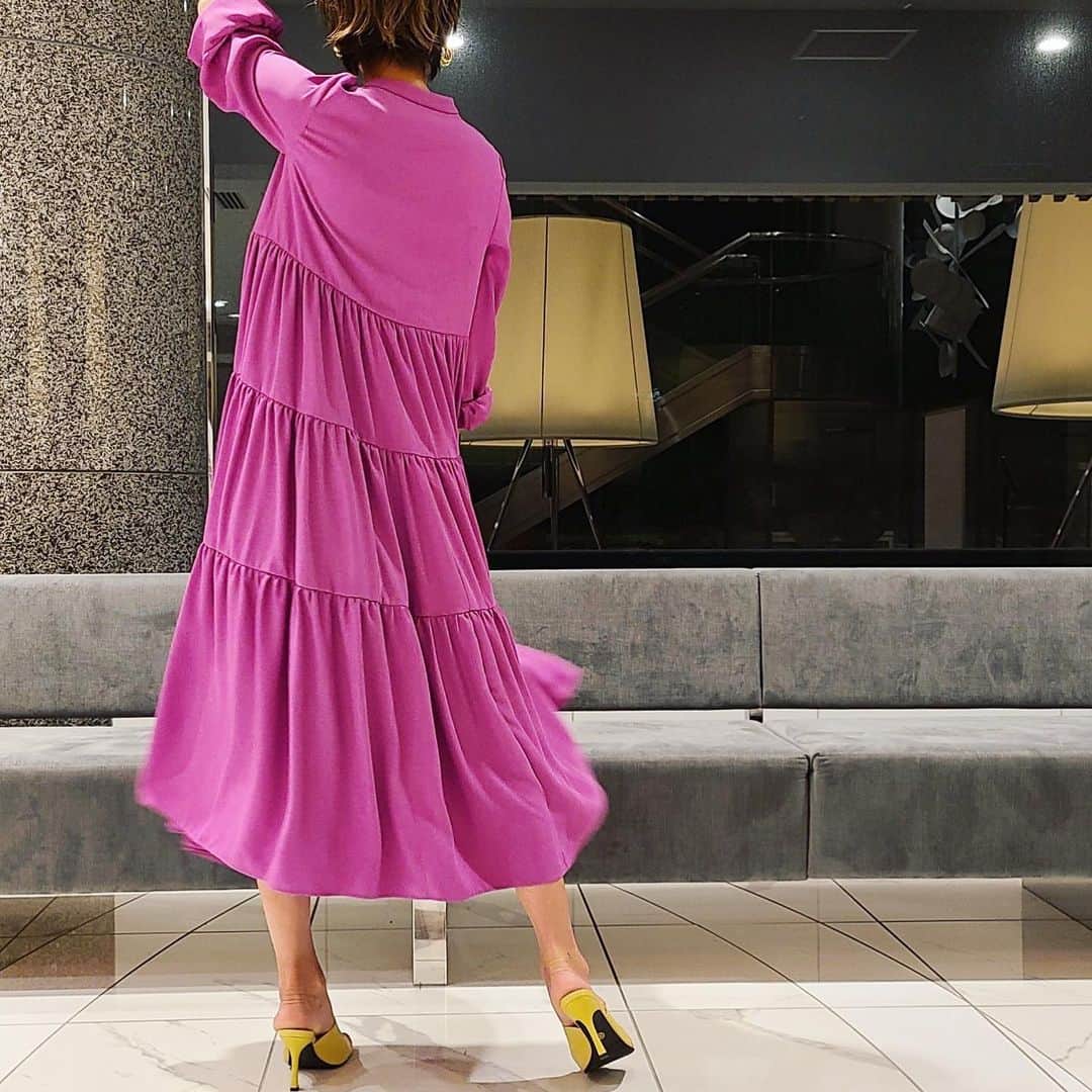 西山茉希さんのインスタグラム写真 - (西山茉希Instagram)「#dress  @noisemaker_jpn  #shose  @bae.select   イガリシノブノスケから学んだメークを実践してみた日。 YouTube撮影してみました🌈🧐🌈  #近日公開 #お仕事メーク #パーポー💜💜💜」8月19日 6時46分 - maki.nshiyama50