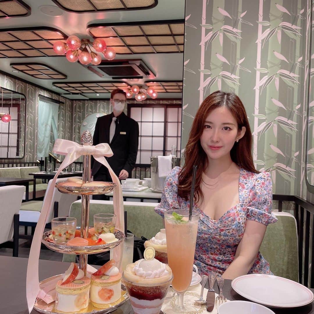 のインスタグラム：「まこどんと🍑💘 #アフタヌーンティー #ラデュレ京都祇園店」