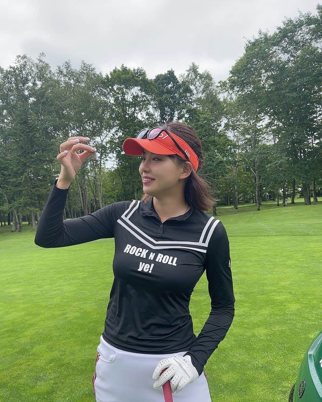 原田怜奈のインスタグラム：「昨日から北海道来てます⛳️💕 なにを捕まえてしまったでしょう🥺 夏の北海道が1番好きです💕 . . . . #女子ゴルフ　#golf #GOLF」