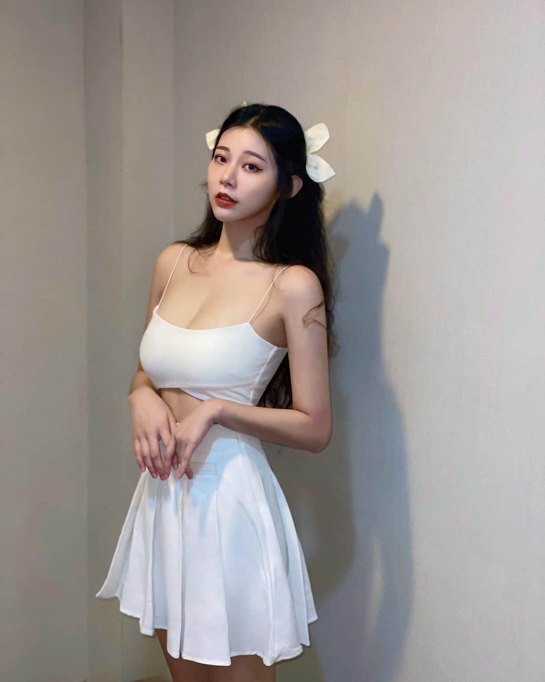 張香香のインスタグラム：「還有這款微性感又百搭 可甜可辣不買會後悔！ 團購倒數2天٩(•᷅д•᷄)۶ 網址在限動！！！！」