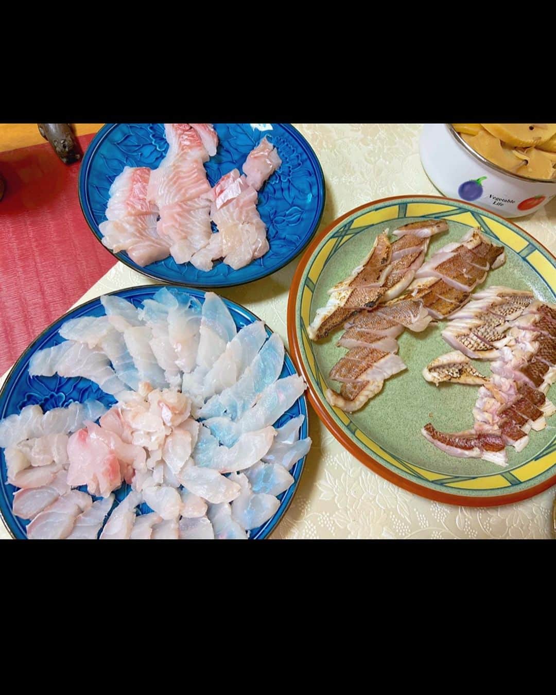 福井柑奈さんのインスタグラム写真 - (福井柑奈Instagram)「プライベートで釣りに行ってきました🎣💗  タイラバで アコウ(キジハタ)が二匹、、🥰🥰🥰 タイは家族が釣ってくれました✌︎✨  アコウ重くて筋肉痛になったなぁ😂💪🏻 とっっても楽しかったです！！！！！！ ありがとうございました❤︎  お刺身と炙りで🤤❤︎ 残りは塩焼きとあら煮で🤤♥️ さいっっこうに美味しかったです😊💓💓💓💓💓💓💓🐟  #釣り #瀬戸内海 #岡山 #🐟 #🎣 #釣りガール #釣り女子 #キジハタ #アコウ #高級魚 #刺身 #釣れたて #炙り  #fishing #fish #octopus #fishinglife #fishinggirl #girl #selfie #japan #foodporn #foodie #foodstagram #japanesefood #instagood #love」8月19日 11時35分 - kanna_fukui