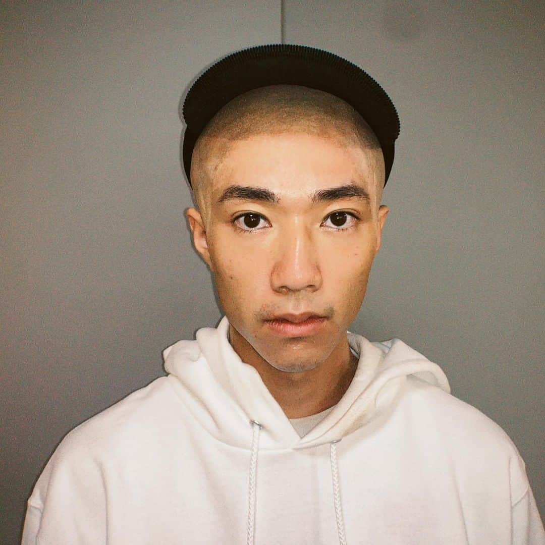 ばんばんざいのインスタグラム：「オフショット📷  一枚ずつスライドしてみてね→ さぁ、何の動画でしょうか？？  #ばんばんざい #ぎし」