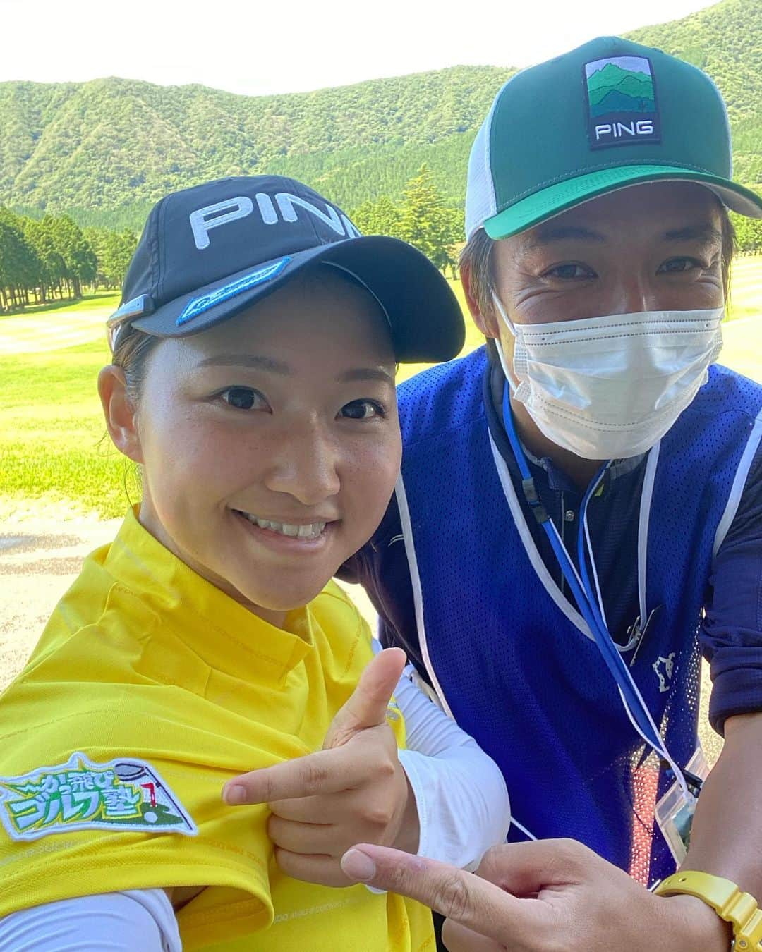 平井亜実のインスタグラム：「今回バックを担いでくれるのはハウスキャディーの遠山さん！  そして、かっ飛びファンです🤣🤣 明日から宜しくお願いします☺️  CATレディース　頑張ります☺️  応援宜しくお願いします！  #CATレディース#大箱根カントリークラブ #かっ飛び#リスナーさん#練習で先生にビデオ電話するの密かに楽しみにしてる笑#みんなで頑張ります☺️」