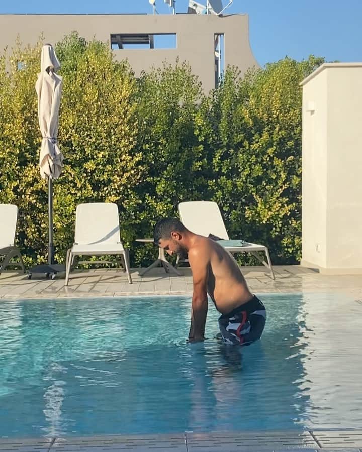 フランチェスコ・ラポルタのインスタグラム：「….practice!! —— #home #practice #golf #golfdrills」