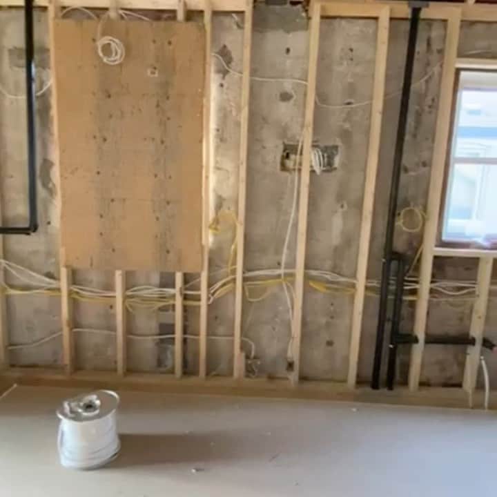 のインスタグラム：「Home Reno Update!   What’s New: -Plumbing ✔️ -Electrical ✔️ -Wall Frames ✔️ -Video of the basement -Yard: Now starting new fence and deck.  What’s Constant: - Stress ✔️✔️✔️✔️✔️✔️  But it will be worth it!!!! ❤️ Thank you to my sister @vandersgardner for the videos while I’m away working!」