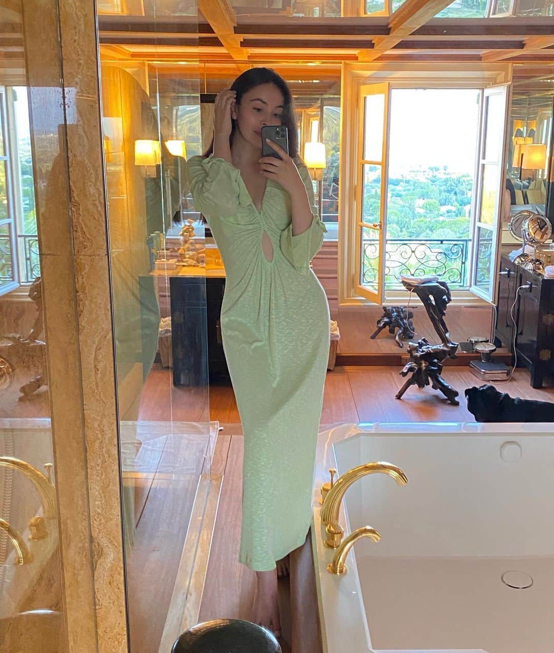 エレナ・アレジ・後藤のインスタグラム：「dress by @sandramansour 💚」