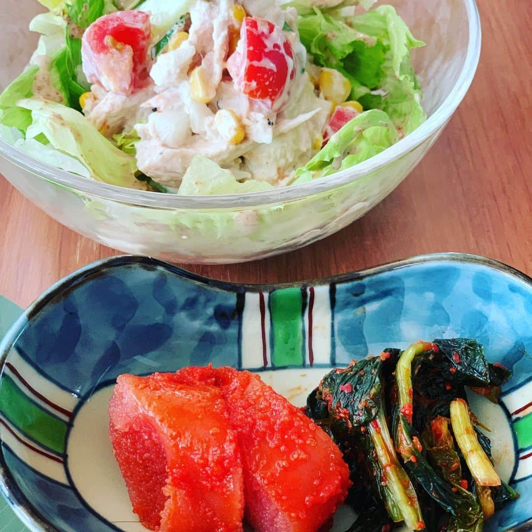 金村義明さんのインスタグラム写真 - (金村義明Instagram)「早い晩御飯！ 丹波篠山あおやま米！ ぶりのバター醤油煮！ 大福精肉店コロッケ&メンチ 茨城県日立のしじみ汁 北九州平塚明太子&鶴橋小松菜キムチ　韓国カボチャ豚そぼろ煮 チキンツナサラダ！ 超劇美味い😋お代わりしてもた」8月19日 18時29分 - yoshiaki_kanemura