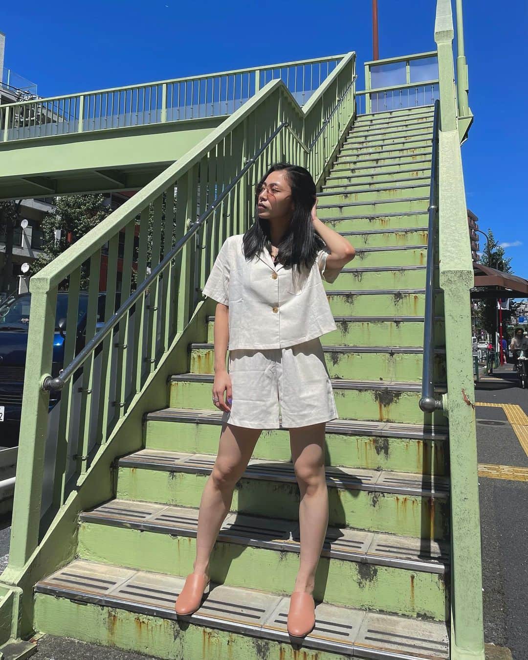 honoka のインスタグラム：「いい天気最高🌞 今日も1日リハでした。 お腹ぺこぺこです。  24日のSWISHではソロの新曲も 初披露予定です！ お楽しみに😎  FerragamoLetsDance #フェラガモ #Ferragamo @ferragamo」