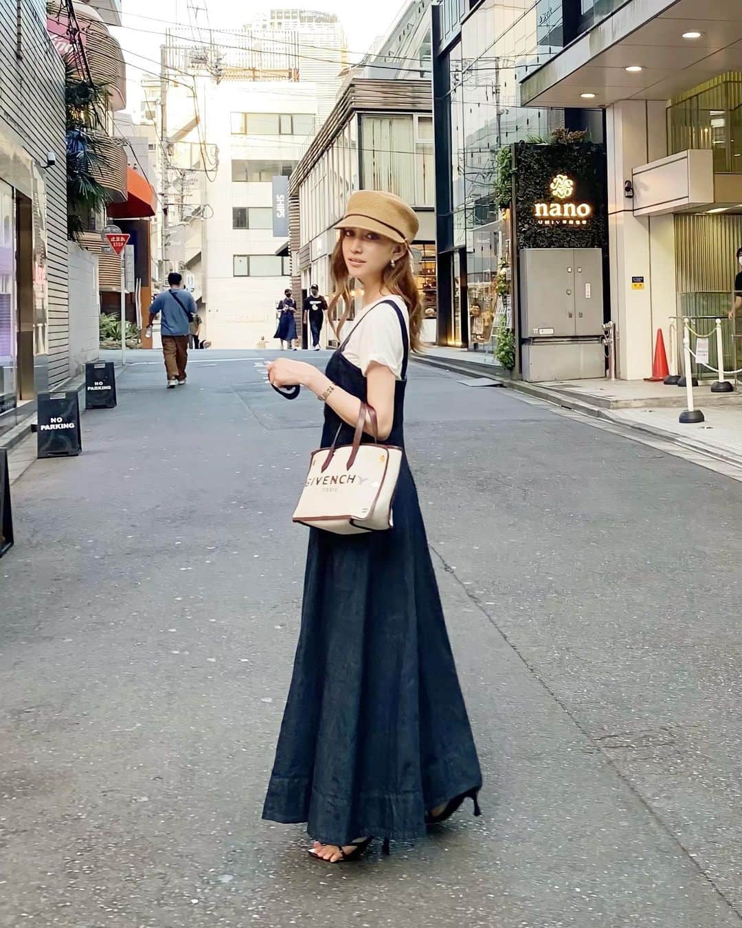 加賀美早紀のインスタグラム：「ガーデニンググッズのお買い物🛍  #私服 #fashion #買い物」