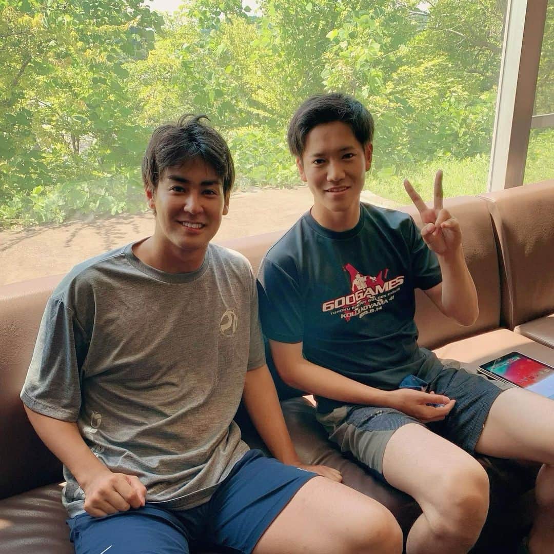 森雄大のインスタグラム：「今日で27歳になりました！ お祝いのメッセージありがとうございます🙇‍♂️ 去年のリハビリで迎えた誕生日と違って今年は投げれてます⚾️ 可能性がある限り、たくさんの人の力で治してもらった肘で最後まで腕を振ろうと思います！ そして翔天が入ってきてからは、毎年2人で誕生日おめでとう！と言い合っています🤣 #819 #同じ誕生日🎂  photo by 森原康平」