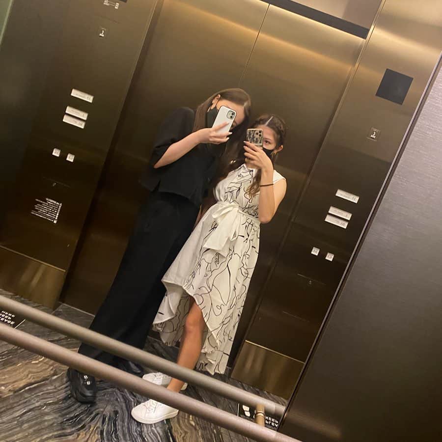 清水英実のインスタグラム：「💍🤍」