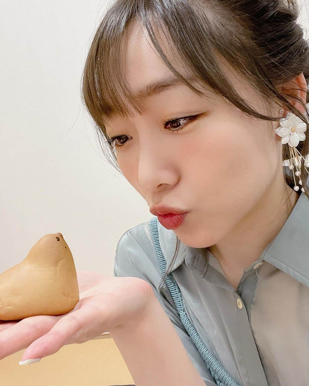 須田亜香里さんのインスタグラム写真 - (須田亜香里Instagram)「隔週木曜日朝6:00〜生放送 メ〜テレ #ドデスカ ここ数ヶ月の衣装をずらり☺️  全てコーデは @um.byzest のリリちゃんです💓  髪はエクステ外したの？と言われますが、ここ数ヶ月ずっとエクステです☺️ 今は短めにつけてるだけ！」8月19日 20時47分 - akarisuda