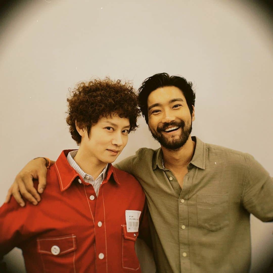 ヒチョルのインスタグラム：「내가 사랑했던 털보요정님..🧔 이젠 꿈에서만 볼 수 있겠죠..?😔  다시 한번 나타나 저를 지켜주세요🙏 당신은 나만의 작은 털보요정🧚‍♂️  뽀글희철과 털보시원을 원하시는 분들 댓글에 달아주세요  🧔👨‍🦱🧔👨‍🦱🧔👨‍🦱🧔👨‍🦱🧔👨‍🦱🧔👨‍🦱」