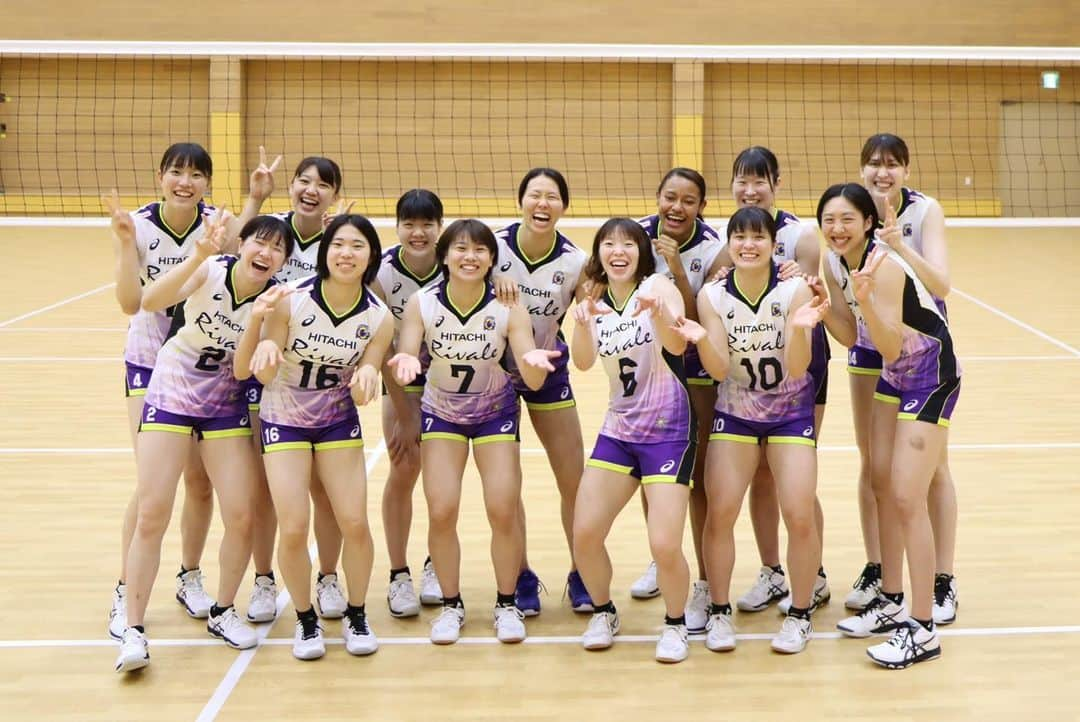 入澤まいさんのインスタグラム写真 - (入澤まいInstagram)「🏐🐰✨ . ユニホームのデザインが新しくなりました〜🐰✨ 今シーズンからこのユニホームで戦います💪🏻 . コンセプトは ‘’大きな星に向かって、支えてくれる皆さんと共に戦う‘’ です!! 応援よろしくお願いします💛💜 . #日立Astemoリヴァーレ🐰 #新ユニホーム解禁✨」8月19日 21時52分 - mai_irisawa_0602