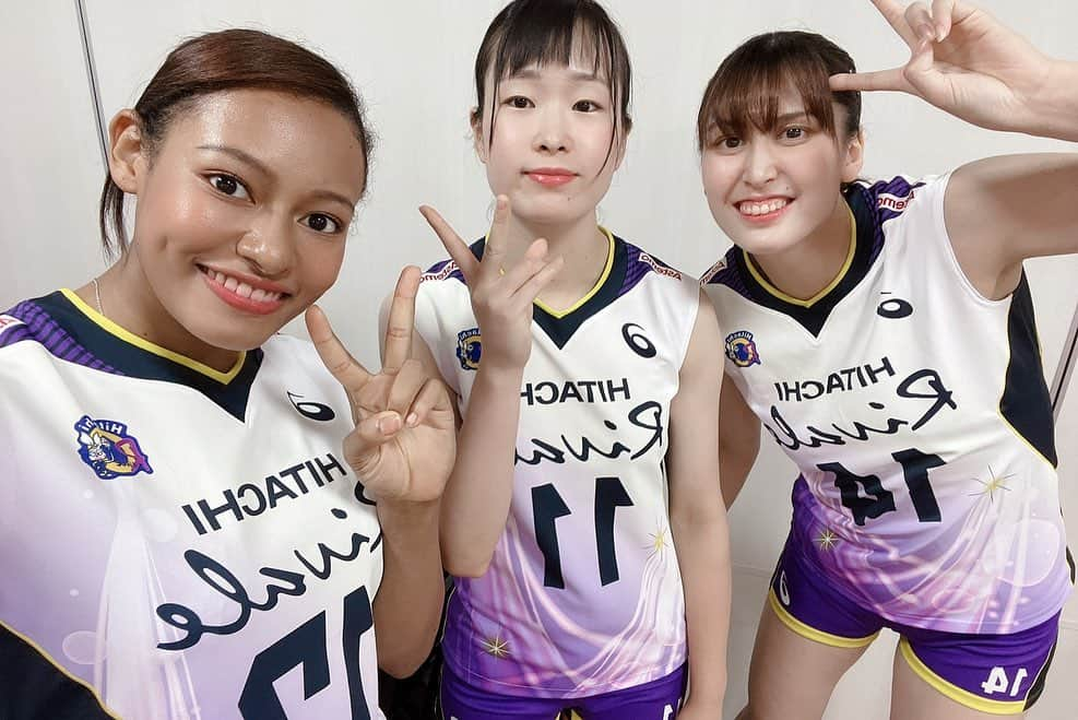 入澤まいさんのインスタグラム写真 - (入澤まいInstagram)「🏐🐰✨ . ユニホームのデザインが新しくなりました〜🐰✨ 今シーズンからこのユニホームで戦います💪🏻 . コンセプトは ‘’大きな星に向かって、支えてくれる皆さんと共に戦う‘’ です!! 応援よろしくお願いします💛💜 . #日立Astemoリヴァーレ🐰 #新ユニホーム解禁✨」8月19日 21時52分 - mai_irisawa_0602