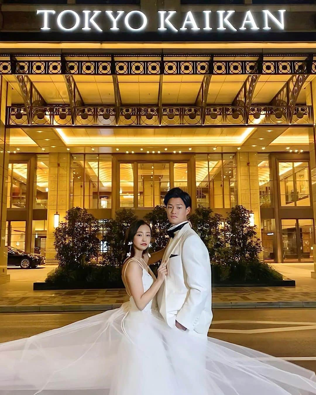 プレ花嫁の結婚式準備アプリ♡ -ウェディングニュースさんのインスタグラム写真 - (プレ花嫁の結婚式準備アプリ♡ -ウェディングニュースInstagram)「素敵すぎる💗✦ฺ 板野友美さんのウェディングフォト6選💛  ➸➸➸➸➸➸➸💒➸➸➸➸➸➸➸ 🌸結婚式場が探せる 🌸記事が毎日100記事更新される 🌸式場・ドレス・エステなど予約ができる 🌸LINE相談ができる  プレ花嫁のための結婚式準備アプリ🕊️ 🌷ウェディングニュース🌷 プロフィールのURLからダウンロードしてね💗 ➸➸➸➸➸➸➸➸➸➸➸➸➸➸➸➸  こちらのお写真は @tomo.i_0703 さんからリグラ厶させていただきました🌟ありがとうございました😊✨  今年1月にご結婚された、板野友美さんの #ウェディングフォト が どれもとっても素敵なんです😍💕  幸せいっぱいの表情と 美しさにうっとりしちゃいます👰🏻✨  どのフォトも素敵なので ぜひスワイプ👉🏻してみてくださいね💕  ＼📷投稿お待ちしています／  花嫁さんはもちろん、業者さんも大歓迎✨ アナタのお写真や動画をご紹介してもOKという方は、ぜひ #ウェディングニュース に投稿してください💕 他のSNSでも掲載させていただく可能性がございます𓅪  ………………………………………… プレ花嫁のための結婚式準備アプリ🕊️ 🌷ウェディングニュース🌷  どんなアプリなの？😳  🌸結婚式場が探せる  🌸記事が毎日100記事更新される  🌸式場・ドレス・エステなど予約ができる  🌸LINE相談ができる  🌸先輩花嫁のレポをチェックできる  など、リアルな情報が知れるんです♩  @weddingnews_editor のURLから ダウンロードできるのでチェックしてみてね🕊️  #プレ花嫁 #結婚  #花嫁 #ウエディング #結婚式準備 #ウェディング #結婚式 #プレ花嫁準備 #2021夏婚 #プレ花嫁さんと繋がりたい #フォトウェディング #ロケーションフォト #ブライダルフォト #ウェディングドレス #結婚写真 #ウエディングドレス #板野友美 #ともちん #ナイトウェディング #ナイトフォト #婚約指輪 #結婚指輪 #マリッジリング #プロポーズ #プロポーズされました #婚約 #入籍」8月19日 22時03分 - weddingnews_editor