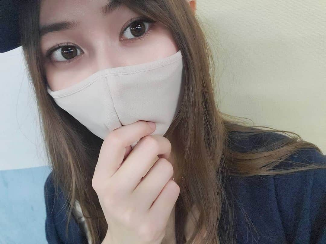 江藤彩也香のインスタグラム：「マスクマン😷 夏のマスクはしんどすぎるよねー😿  今日も１日お疲れ様でした😴」