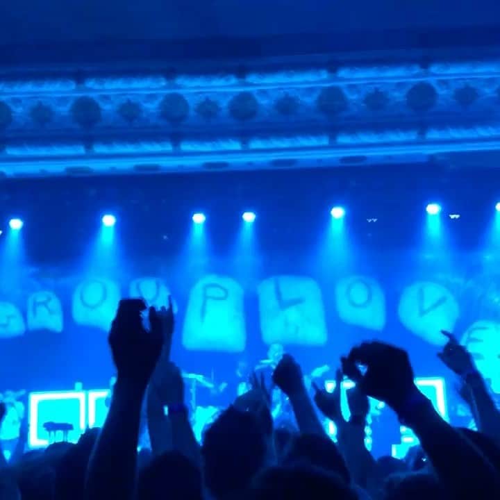 グループラブのインスタグラム：「Hi Grouplovers!    We are so excited to be out on the road again, finally seeing you all, playing music and feeling the love in person which we really need!    We want to make sure that we are doing everything we can to keep you, our crew and ourselves safe at our shows-  so that the shows can go on!   With the current surge in the Delta variant, we are making all headline shows in September (excluding festivals (Wonderbus, Sea Hear Now, Twilight Series) where we will follow local venue guidelines) *Vaccine Only* to enter the venue.    We will be requiring proof of full vaccination ONLY. Negative Covid-19 tests will not be valid for entry.  Your vaccination card can be a physical or digital copy and must match your photo ID.  For patrons under 12, who are ineligible to receive a Covid-19 vaccination a negative test within the past 72 hours will be required.   If you would like a refund for the show, you can get one at point of purchase, and each promoter/venue will be sending you an email specifically about refunds if you have bought a ticket.    Despite all that craziness, we are so stoked we are going to see you and we appreciate you all doing your part to keep everyone as safe as possible during this wild time.    So much Grouplove  And see you soon」