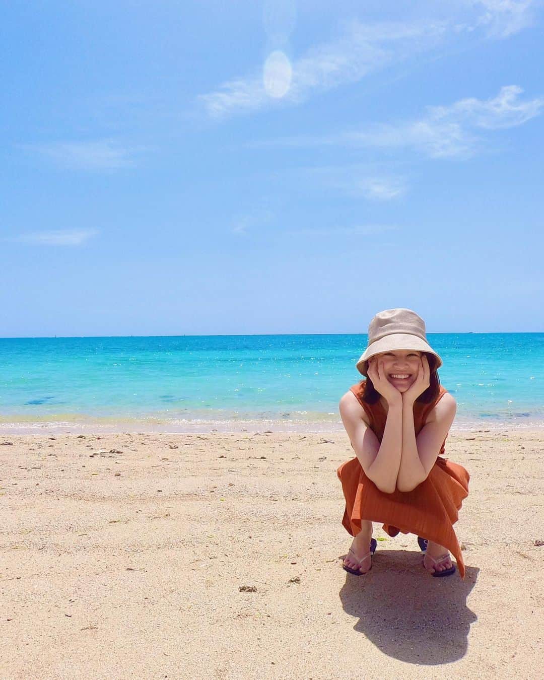 佐竹美希さんのインスタグラム写真 - (佐竹美希Instagram)「綺麗な海見に行きたいな。  コロナは広がるばかりですね。  叶うならどこに行きたいですか？  ※写真は宣言前のものです。  #アナウンサー #フリーアナウンサー #ニュースキャスター #佐竹美希 #海 #ビーチ #sea #beach」8月20日 1時06分 - miki_stk