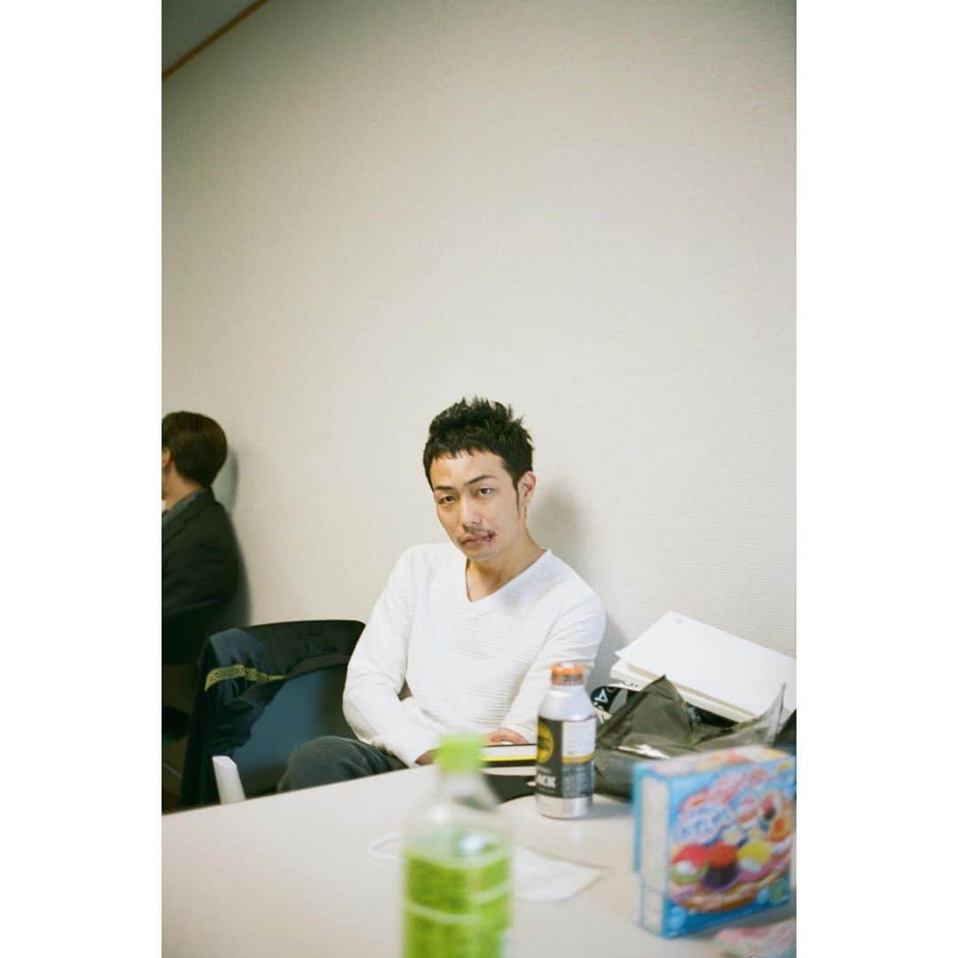 奈緒さんのインスタグラム写真 - (奈緒Instagram)「. 『演じ屋』 笑顔が優しい紳士な田中さん はカメラの前では憎き人 本日23時30分から第4話です😎 #田中俊介　さん　 #sunaocamera」8月20日 12時09分 - sunaosquare