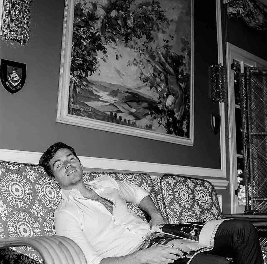 イアン・ハーディンクのインスタグラム：「This outfits feels like it was picked by Audrey Hepburn #tbt #goldenage #whenchesthairwasntgross」