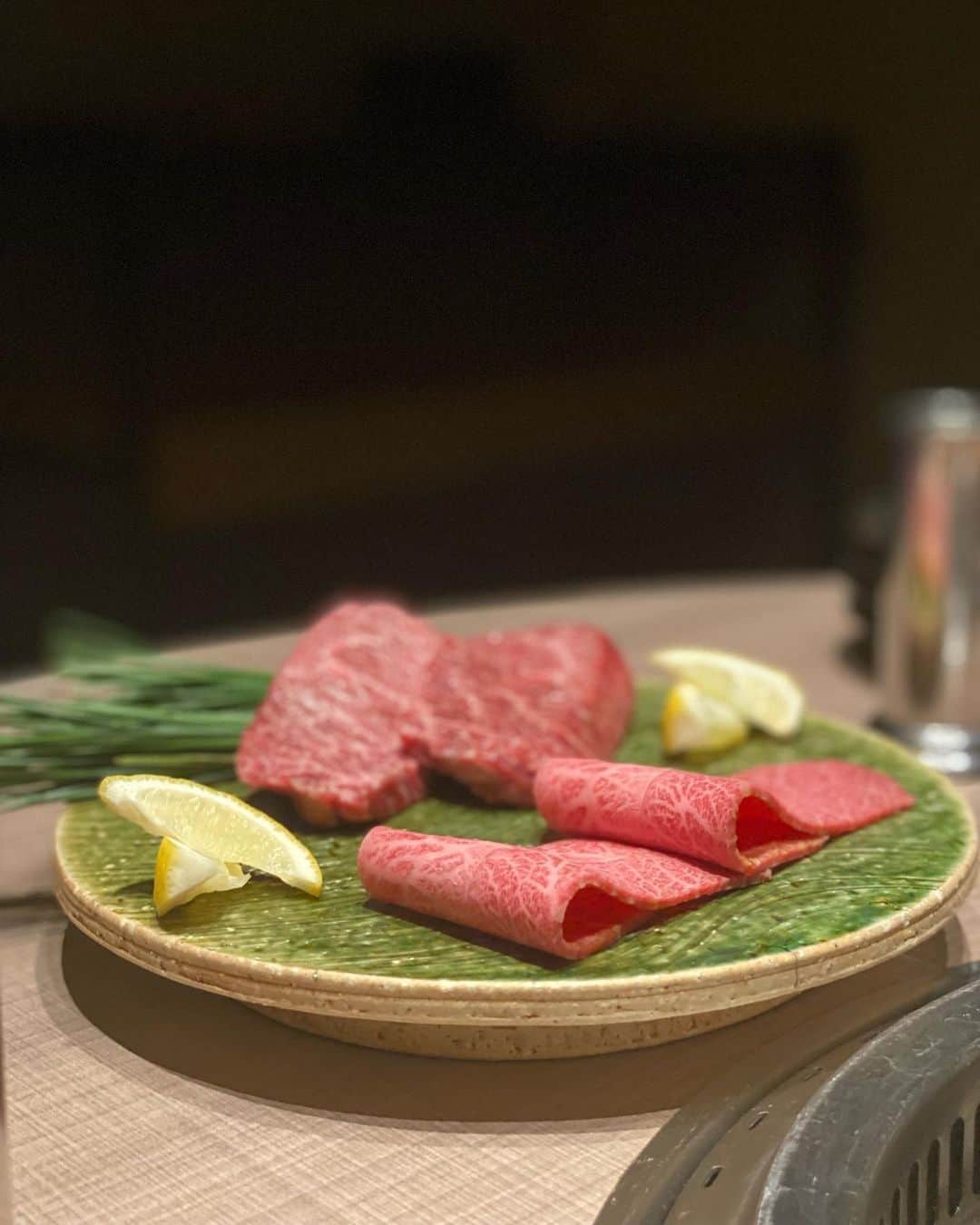梅宮アンナさんのインスタグラム写真 - (梅宮アンナInstagram)「本日8月20日49歳になりました😊💕  昨日は、静かに美味しいお肉を食べさせて頂きました🥩  @yakiniku_ushimatsu   私の焼肉好きを知っている  @ayakokakiuchi たんが、  決めてくれたお店へ👏👏👏👏✨✨✨✨  大変素敵なお店でした✨✨  味も素晴らしく、  雰囲気も素敵で、  ホスピタリティも素晴らしかったのです✨✨✨👏👏👏👏👏👏💕  また、行きたい！って思うお店でした💋💋💕  ありがとうございました❣️  #ありがとうございます  #お誕生日プレゼント  #焼肉  #西麻布  #ホスピタリティ精神」8月20日 7時07分 - annaumemiya