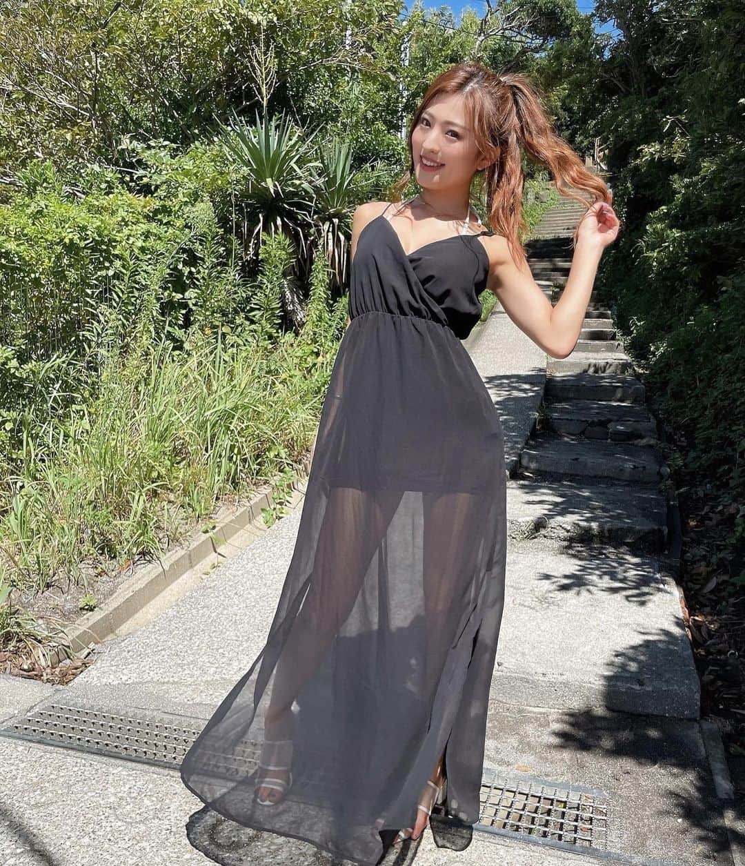 MIYABIのインスタグラム：「おはよう御座います🐣  足元がとっても涼しいです😆🖤 無敵のシースルー😎  夏が戻ってきて嬉しいですね🌞🥺✨  今日も1日頑張りましょ〜う💜  #cyberjapandancers #サイバージャパンダンサーズ #cjd_miyabi #ミヤビーム  #ミヤビコーデ」