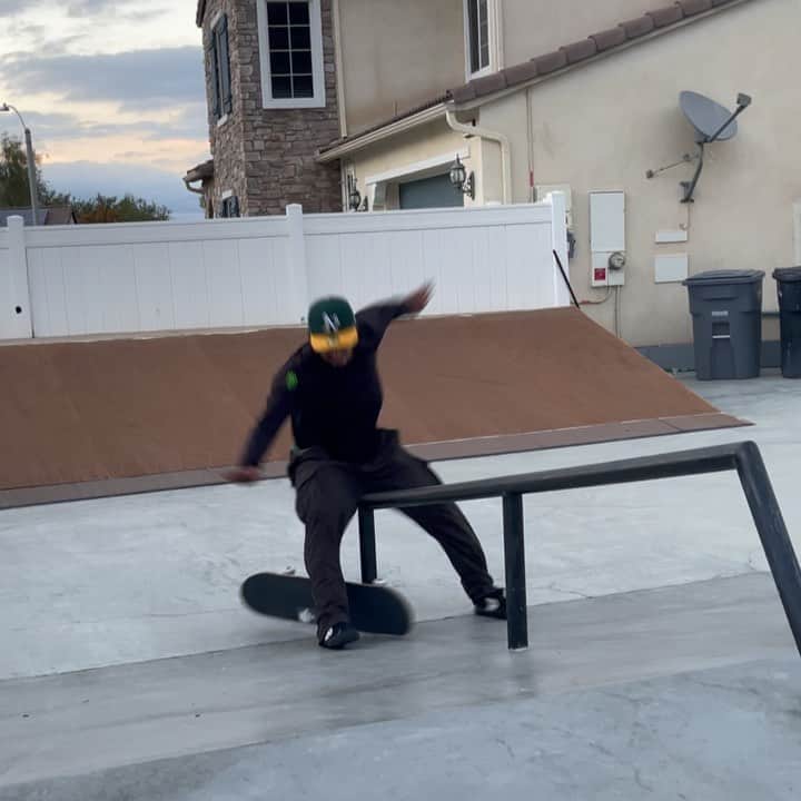 ケビン・ホーフラーのインスタグラム：「New Trick 😍 ao Som do meu Mano @mchariel & @mcdonjuan 🎶  #NuncaDesista #SkateboardingIsFun #Skate&Musica」