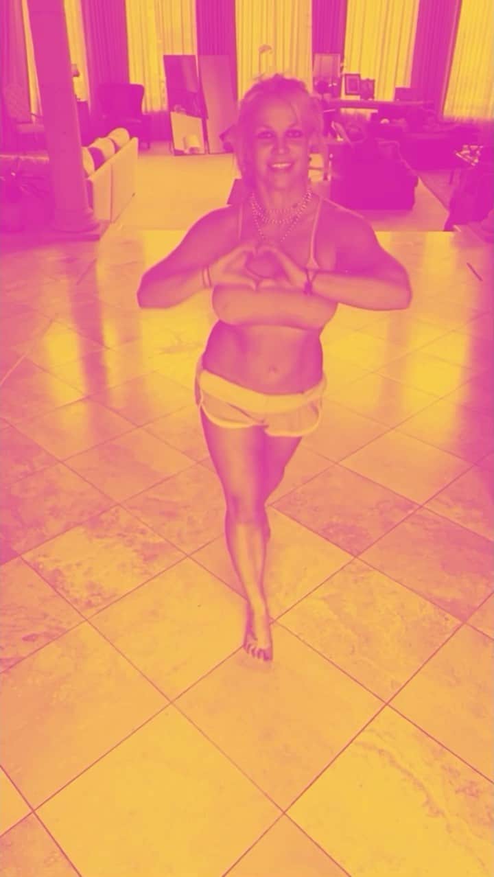 ブリトニー・スピアーズのインスタグラム：「I told you I really like @Prince 🤴🏾👍🏼💋 !!!!」