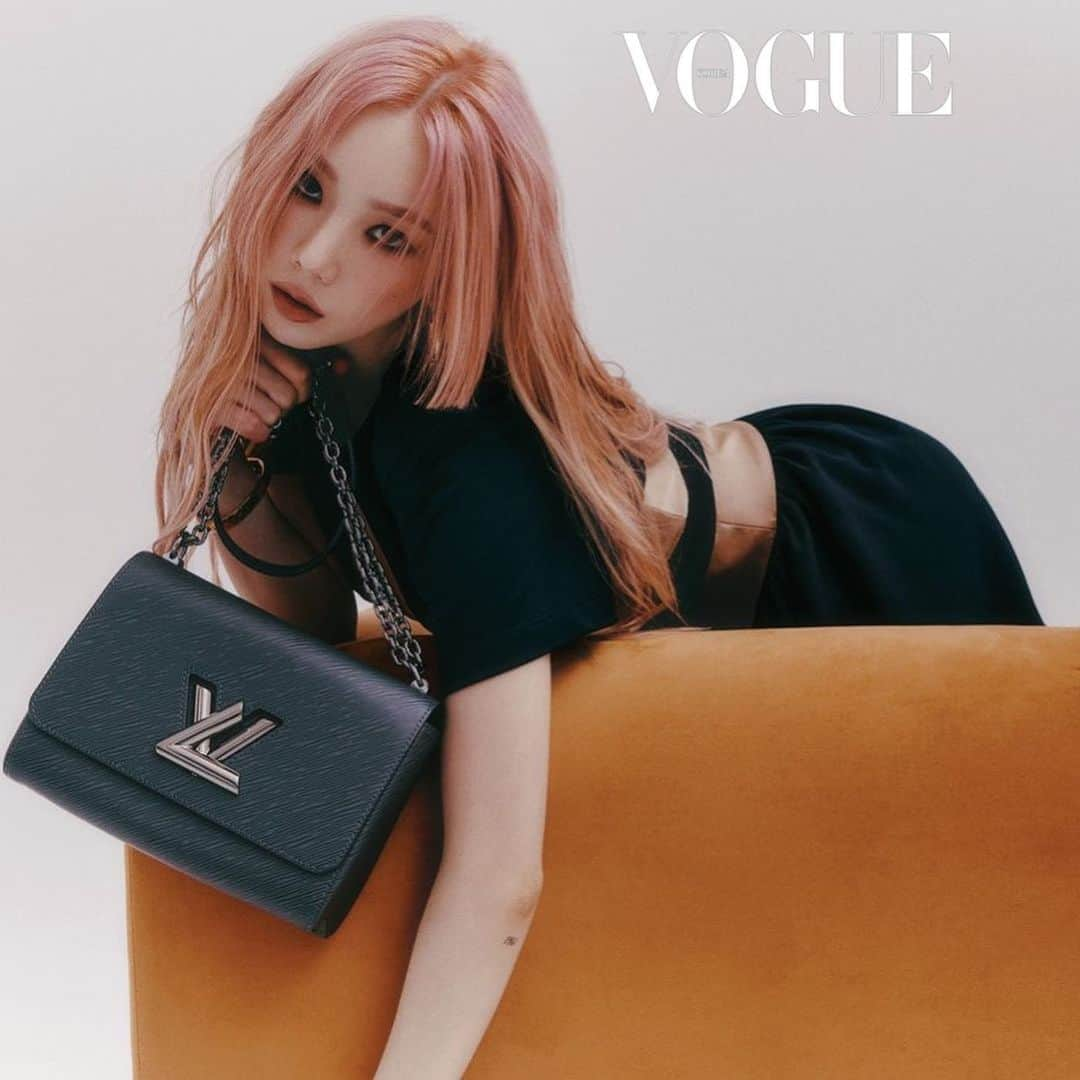 TAEYEONさんのインスタグラム写真 - (TAEYEONInstagram)「Taeyeon for VOGUE September Issue 👜🐾 "A weekend with Taeyeon, after 'Weekend'"  📰Interview: vogue.co.kr/?p=253728…  @taeyeon_ss  #태연 #TAEYEON  #제로 #ZERO #vogue #louisvuitton」8月20日 10時27分 - taeyeondaisy