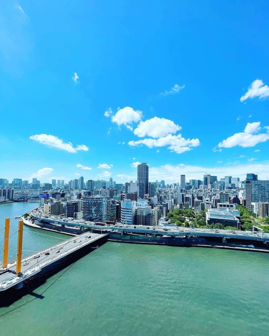 猫沢エミさんのインスタグラム写真 - (猫沢エミInstagram)「ひさしぶりの海苔たまサンドと、ひさしぶりの夏っぽい空。  天気がいいのは今日までなのかな。  青空チャージ、ちょっとできたね。  #東京下町時間　#猫沢飯　#ねこしき」8月20日 10時45分 - necozawaemi