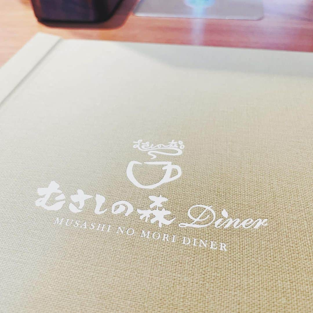 天使梨桜さんのインスタグラム写真 - (天使梨桜Instagram)「ㅤ ㅤ 『むさしの森 DINER ムスブ田町店』 ㅤ レストラン街にある1つ むさしの森 DINER🌸 店の中もとっても広く ランチするには快適なお店です🍒 食べ物だけではなく 飲み物のメニューもとても豊富*° ㅤ その中で私が推したいのは パンケーキ🥞*° 空気のようなふわふわパンケーキです！ 食べたら口の中で溶けます😭💓 ㅤ 焼くのにも時間がかかるみたいなので 少し早めに頼むのがおすすめです⭐️ ㅤ ▶住所 東京都港区芝浦３丁目１－１ ｍｓｂ Ｔａｍａｃｈｉ　 田町ステーションタワーＮ １階  ▶営業時間 平日: 09:00～23:00 土曜日: 09:00～23:00 日曜・祝日: 08:00～23:00  ▶アクセス 田町駅から197m ㅤ  #カフェ  #cafe   #むさしの森diner   #むさしの森   #田町グルメ   #田町   #田町カフェ   #田町ランチ   #パンケーキ   #パンケーキ部   #ふわふわパンケーキ   #ふわふわ  #デザート   #dessert   #ランチ   #カフェ巡り   #グルメ   #グルメ好きな人と繋がりたい   #甘いもの大好き   #パスタランチ  ㅤ」8月20日 20時09分 - rio_amatsuka