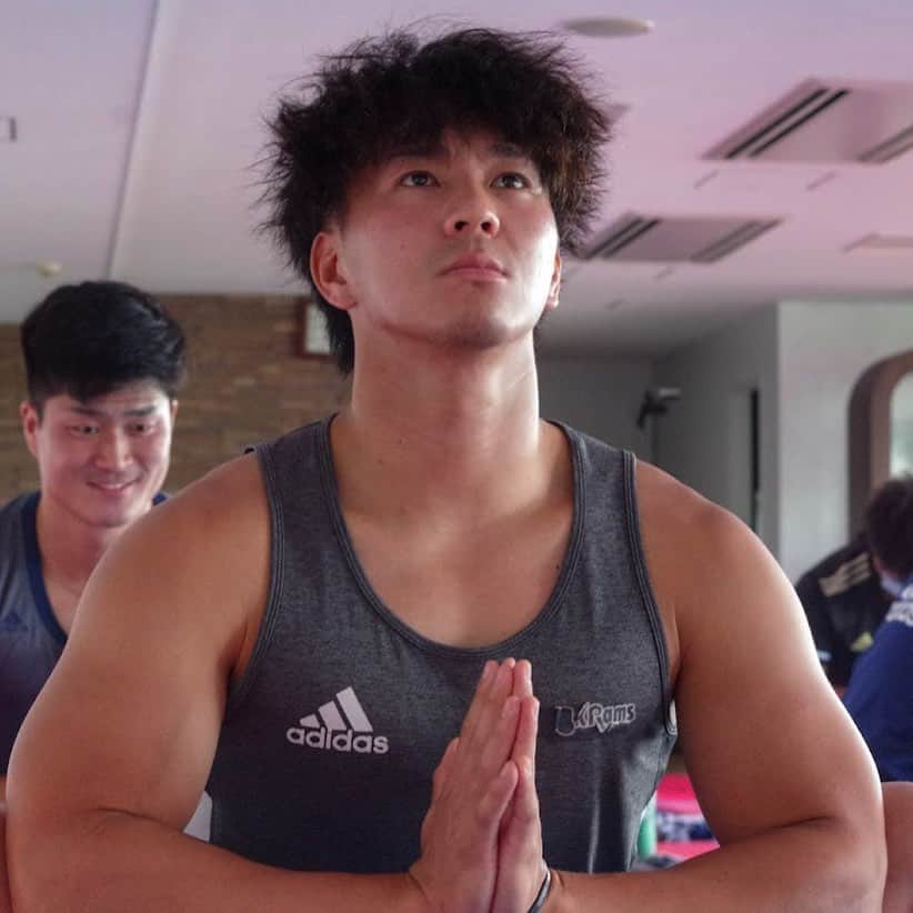 堀米航平のインスタグラム：「. 春から取り入れてたヨガ🧘‍♂  今年からリコーにも導入されました。  みんなもヨガ取り入れてこう🧘‍♀️  ↓オススメのヨガスタジオ↓ @yogaboy_jp  @base_sasazuka   二つとも違うヨガスタイルなので、僕は両方に通ってます‼︎」