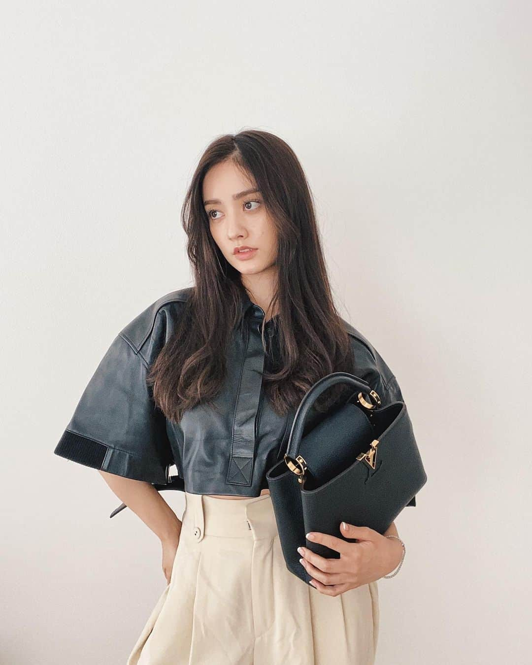 谷まりあさんのインスタグラム写真 - (谷まりあInstagram)「#louisvuitton shooting 📸🖤」8月20日 21時00分 - mariaaaa728