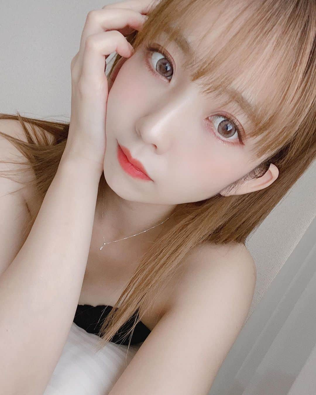 秋山依里のインスタグラム：「♡  #ギャル っぽい感じは昔から一生似合わないと思ってたから、可愛いなぁと思いながらもファッションもメイクも通ってこなかったけど、こういう感じならいけるのでは…？？？（自画自賛）  メイクとカラコンで変わるの楽しいなぁ💄  #あくまで個人の感想です 🤭 #ギャルメイク #白ギャル #モデル #コスプレイヤー #女優 #cosplaygirl #cosplayer #cosplayerofinstagram #selfie #model #japanesecosplayer #japanesegirl  #cosplayerofinstagram #selfiegram #自撮り #自拍 #正妹 #模特 #模特兒 #麻豆 #いつかのあきやまさん」