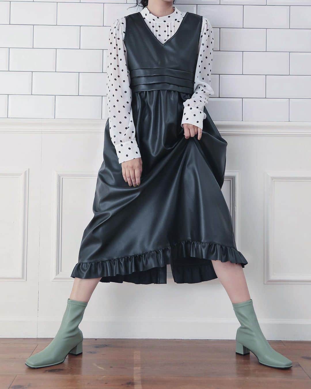 大石絵理のインスタグラム：「new collection for autumn🖤 予約販売こちらも開始しています😘  https://koljapan.com/collections/eri-oishi」