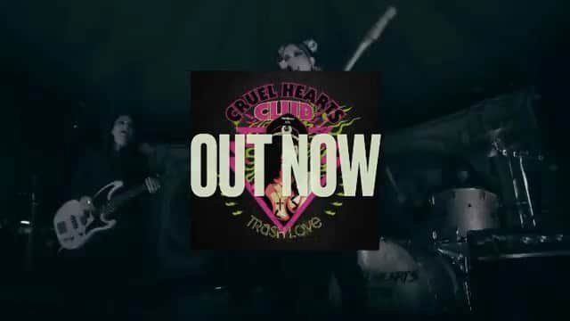 カール・バラーのインスタグラム：「So proud to have produced this and such a pleasure to spend time with the hardest working band I know. 3 beautiful girls, (with 7 babies between them), owning it with world class tunes.⠀ ⠀ Out today. @cruelheartsclub Trash Love EP! ⠀ ⠀ https://songwhip.com/cruelheartsclub/trash-love⠀ ⠀ #trashlove #ep #sinkthislow #newmusicfriday @dirtyknees.club」