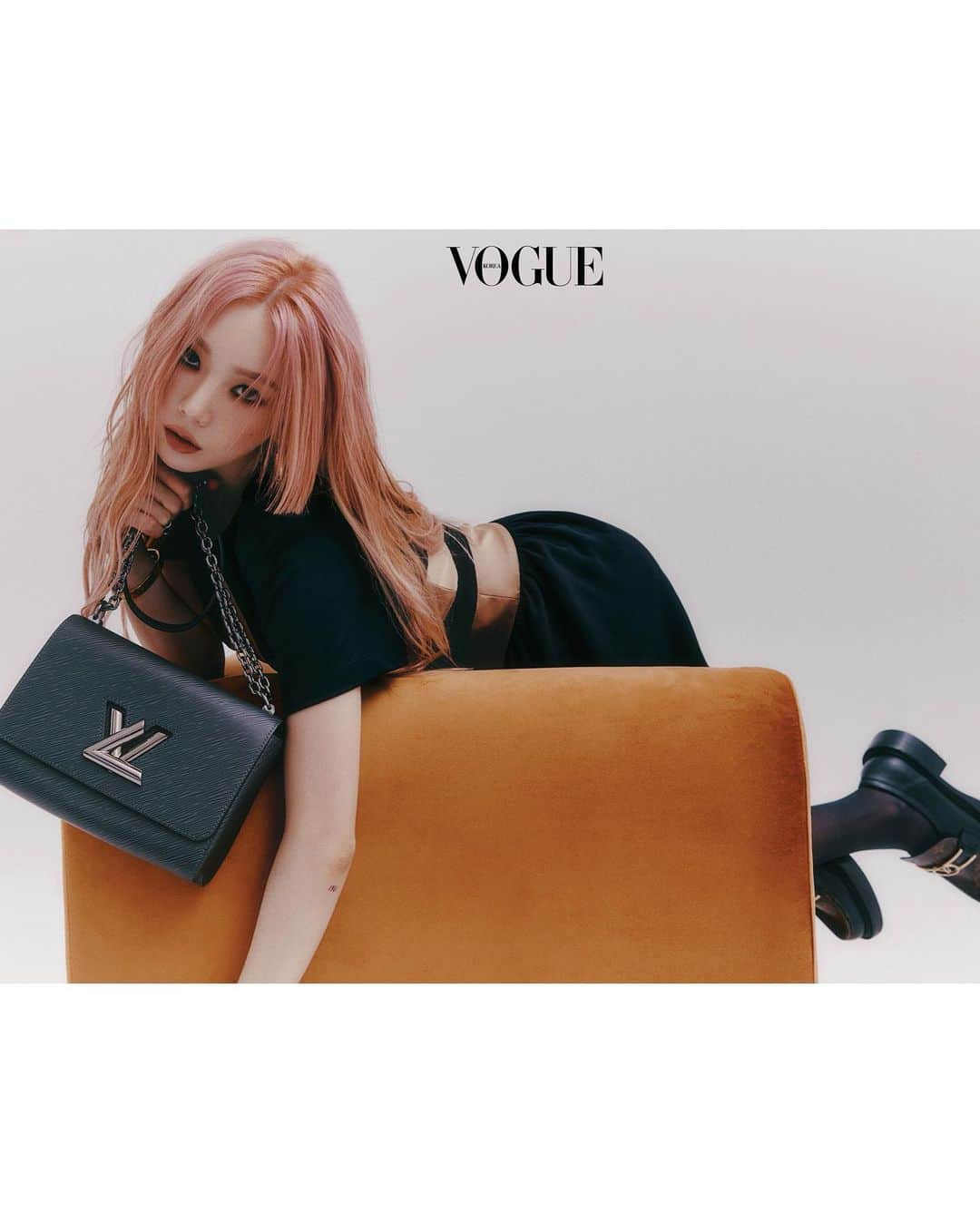 テヨン さんのインスタグラム写真 - (テヨン Instagram)「Vogue 9✨🖤 @louisvuitton @voguekorea @zero.taeyeon」8月20日 12時35分 - taeyeon_ss