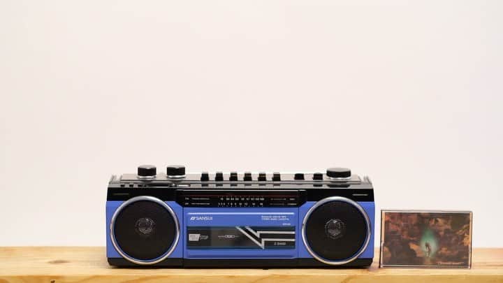Shing02のインスタグラム：「Triumphant cassettes at Shing02.com ⛩  "Riding through savannah top speed with the cheetahs" 🥁 @beats_by_jack_the_rip #sansui  Side A 1. Triumphant 2. The Boom Bap 3. Kingsway 4. In the Mood 5. On the Run 6. Shadytown 7. Nocturna Side B 8. Summons 9. Chanbara 10. Aorta 11. 'Round Here 12. Back on Track 13. Homage 14. Shine on Me 15. Creed (bonus track) made in Canada by @duplication.ca」