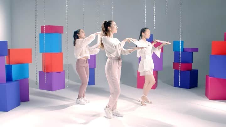 Ruuのインスタグラム：「@hp_japan Pavilion Aero 13 Web Cm Fabulous Verも公開されました ❤︎ @fabuloussisters.japan  @akiho_fabulous  @tsukushi_fabulous  @yuka_fabuloussisters  @kana_fabuloussisters」