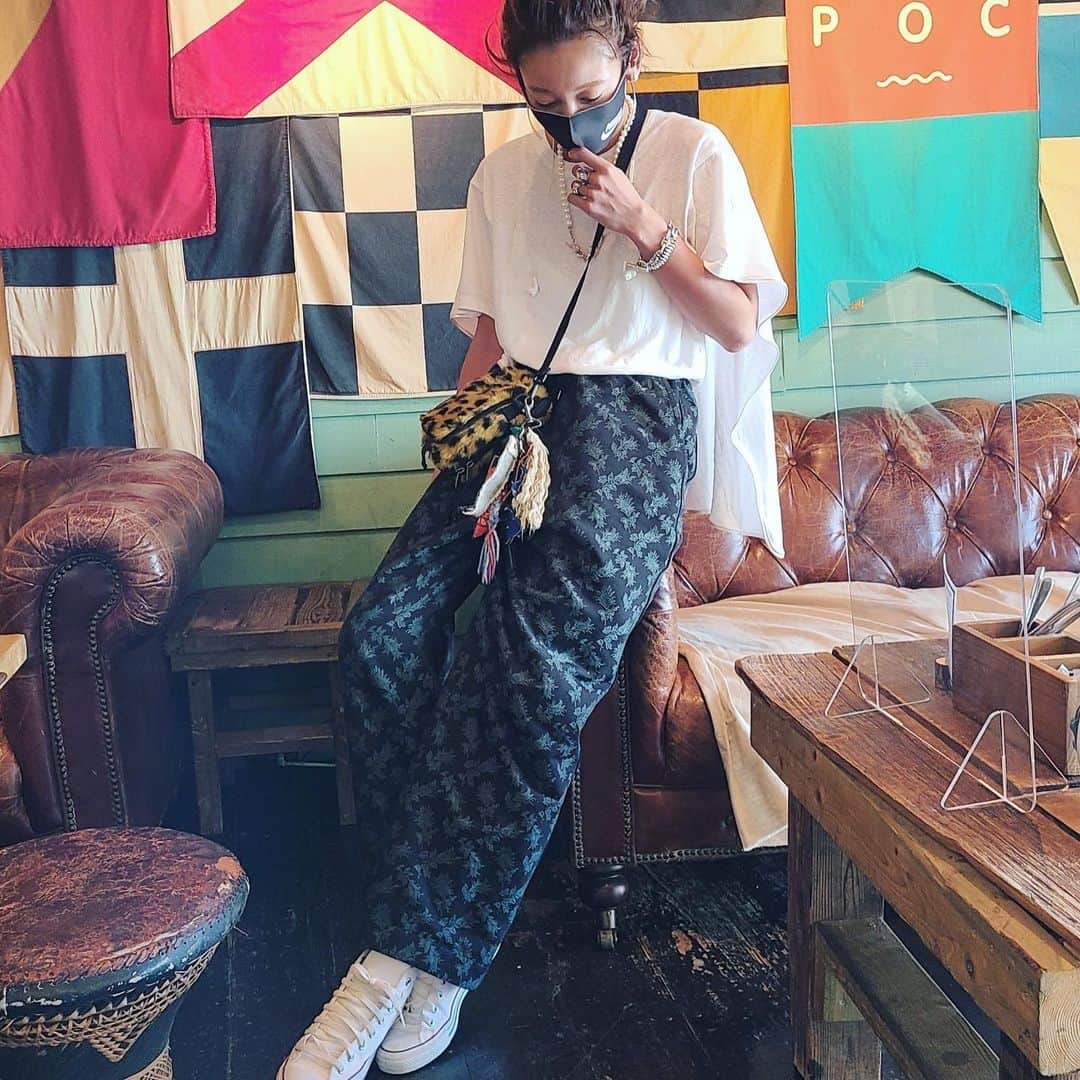 西山茉希さんのインスタグラム写真 - (西山茉希Instagram)「団子復活記念日。  #吉日 #🍡 #ヘアピンスプレー祭  打ち合わせがワクワクすぎた。 ありがたき幸せ曜日。 すでに華金也。  #🌈🎶🌈  それにしても可愛いカフェらったてぇ。」8月20日 15時42分 - maki.nshiyama50