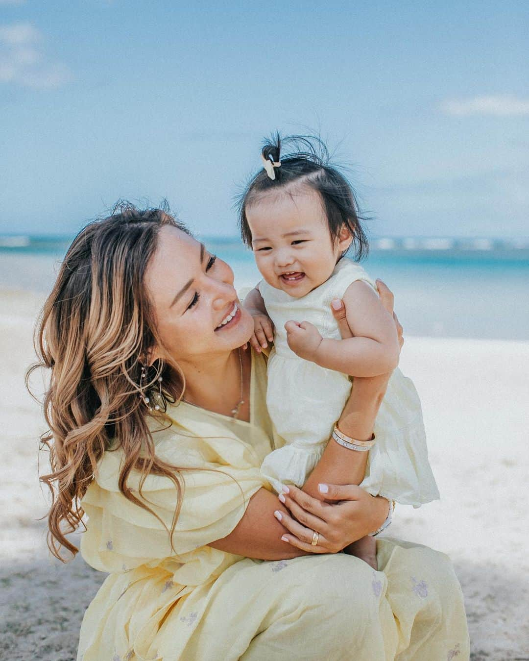 福王寺彩野さんのインスタグラム写真 - (福王寺彩野Instagram)「mother and daughter🤱💓💗  #motheranddaughter #mybaby #babygirl #myangel #familyphoto #娘 #ちびの #9ヶ月 #赤ちゃんのいる生活 #母娘 #女の子ママ #女の子ベビー #リンクコーデ #親子コーデ #mylan #babydior #福王寺fam #家族写真 #ファミリーフォト」8月20日 15時53分 - ayano_fukuoji