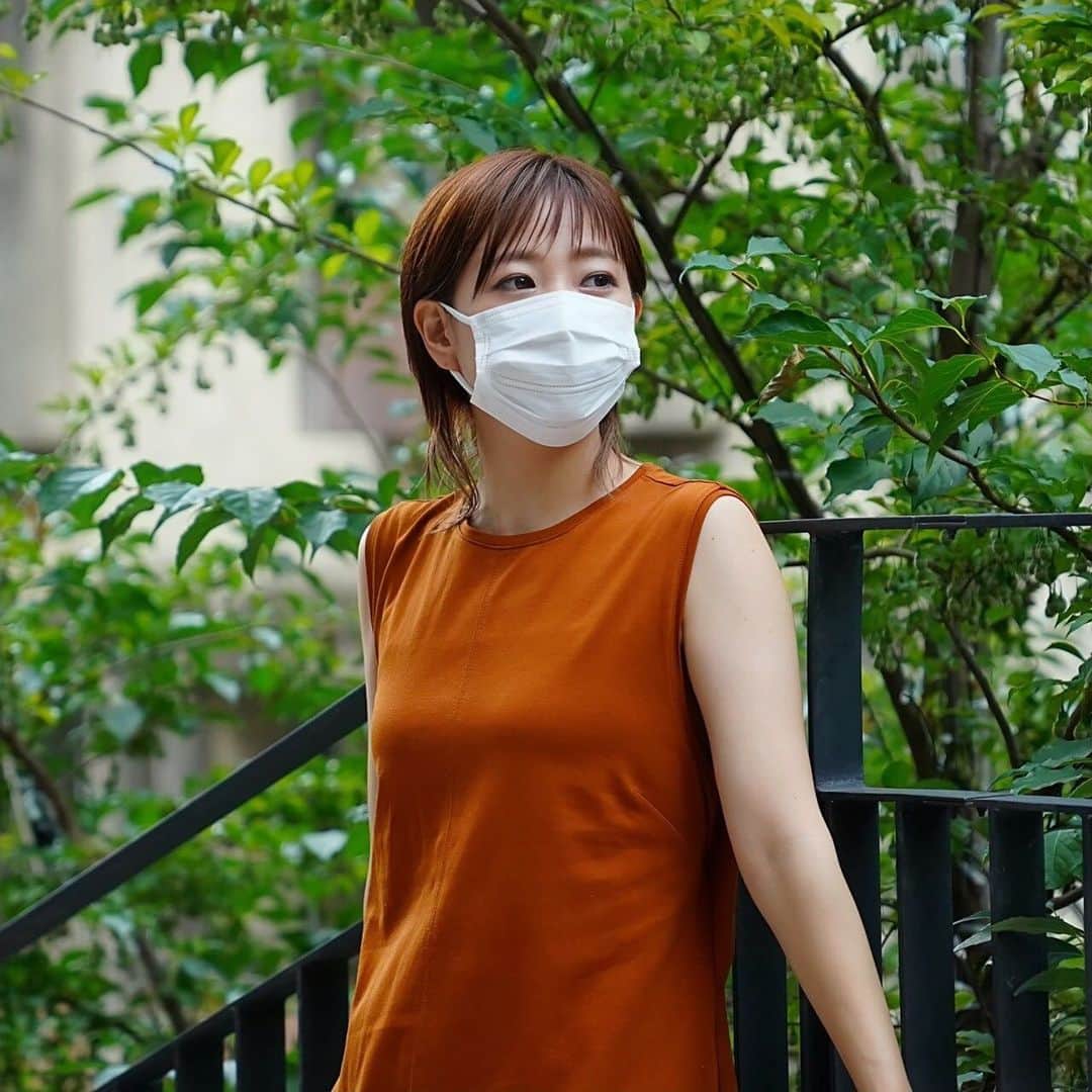 伊藤千晃さんのインスタグラム写真 - (伊藤千晃Instagram)「マキアージュ"マスクにつきにくいジェリーBB"から、 なんと、カバータイプが8/21に新登場‼️  ということで早速使わせていただきました👏  このシリーズは大好評だから使う前から私もワクワク🥰  使用感は薄づきで肌馴染み良し👍だけど隠したいところもちゃんとカバーしてくれます！！  しかもちゃんと"ツヤ"がある肌に👏  さらに、今大事な“マスクにつきにくい”を両立してくれているから大満足なアイテムでした😊❤️  2色展開してるから自分に合う色を探してみてね！！  @maquillage_jp  #マキアージュ  #カバージェリーBB  #提供  #マスクメイク  #BBクリーム」8月20日 15時56分 - kikichiaki